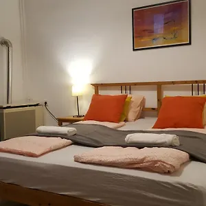 rezervați aici